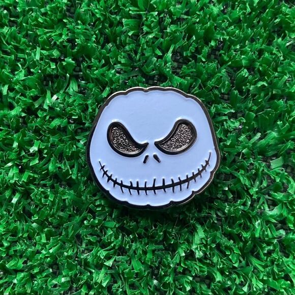Jack Skull Enamel Pin/ Brooch - Picture 7 of 7